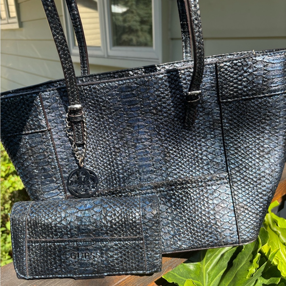 GUESS Blue and Black Textured Women's Tote and Wallet Set